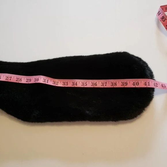 MAX STUDIO Faux Fur Pull Through Scarf Black Silky Soft Plush Warm NEW - Picture 5 of 6